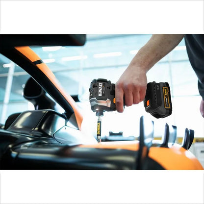 Kit MClaren Dewalt Edicion Limitada Taladro Atornillador + Pulidora Dck200me2gt-b3